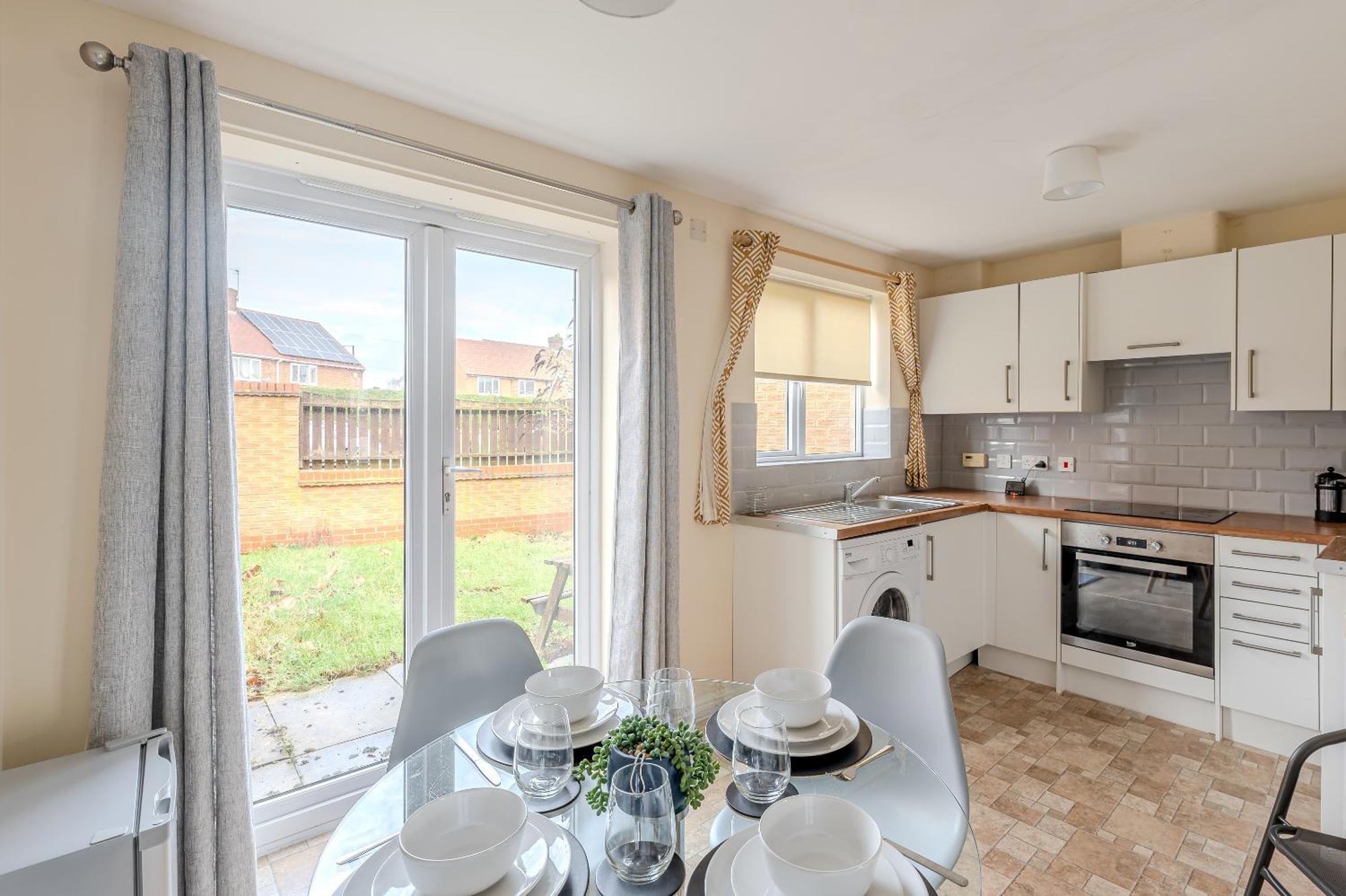 Quiet House, Prkg-3 Cars, Contractors & Families, York Centre 10Mins Villa Eksteriør billede
